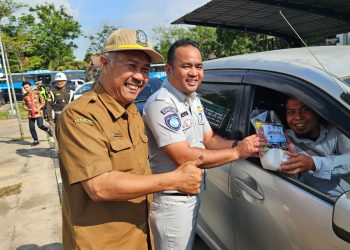 Lengkap SIM, STNK, dan Lunas Pajak: Pengendara Teladan Mendapat Apresiasi Paket Sembako dari Jasa Raharja Kepri dan Tim Pembina Samsat Provinsi Kepri