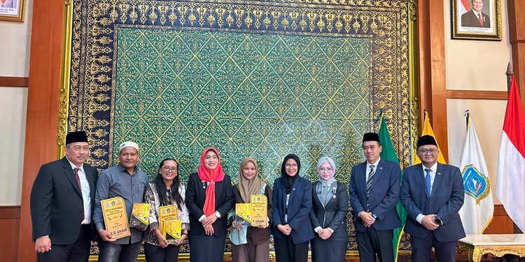 Taat Pajak Berbuah Emas, Jasa Raharja Kepri dan Wakil Gubernur Kepri Serahkan Hadiah Gebyar Pajak Kendaraan di Momentum HUT ke-81 RI