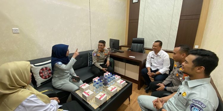 Perkuat Sinergi Samsat, Jasa Raharja Kepri Dorong Kepatuhan Pajak ASN dan Apresiasi Wajib Pajak di Dabo Singkep