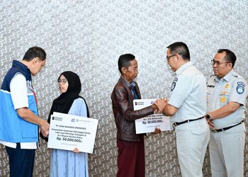 Jasa Raharja Serahkan Santunan kepada Dua Ahli Waris Korban KM Virgo Transport 8 di Jawa Barat